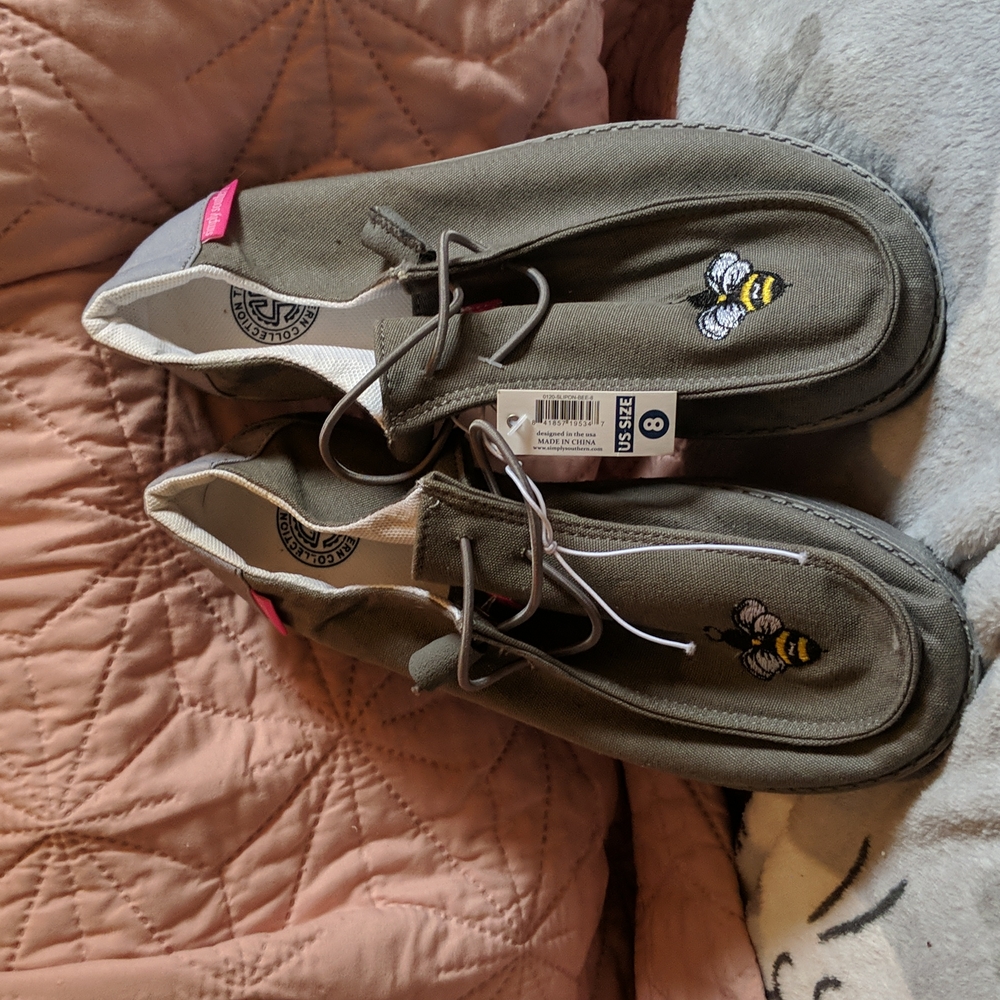 NWT Bee Shoes